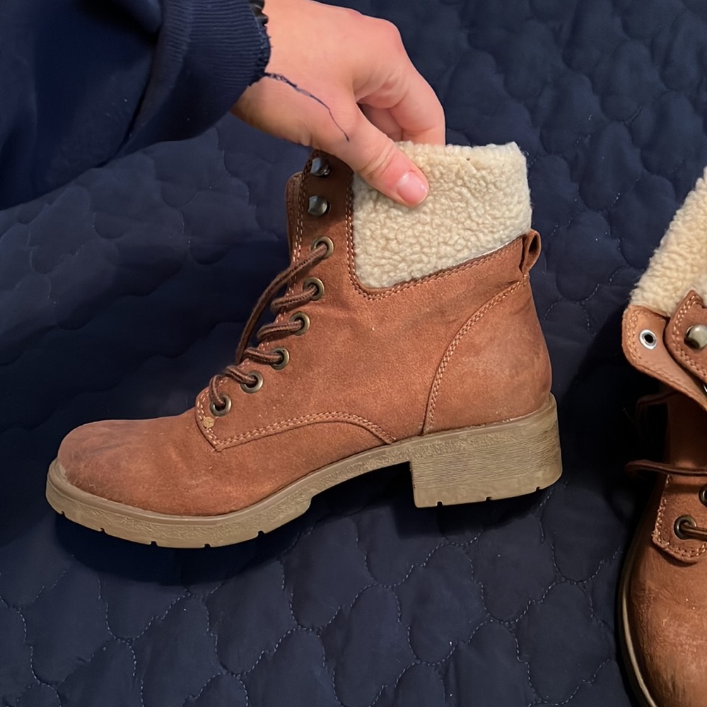 Boots - Picture 3 of 4